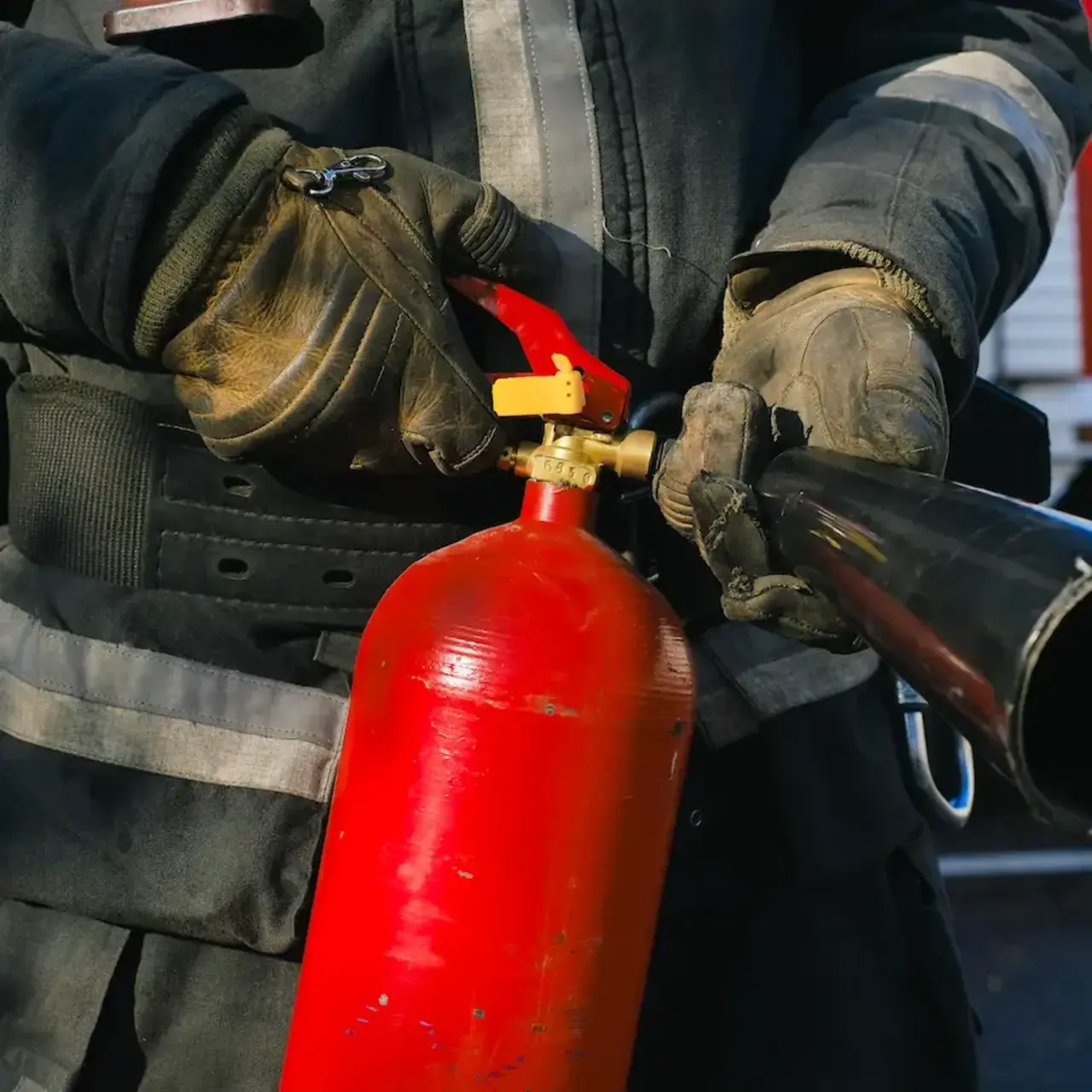 0.6kg DCP Fire Extinguisher (With Plastic Mount)